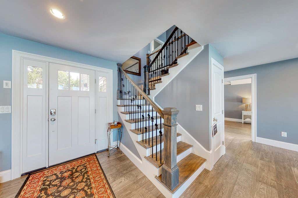 Long Sands Lakefront Home
