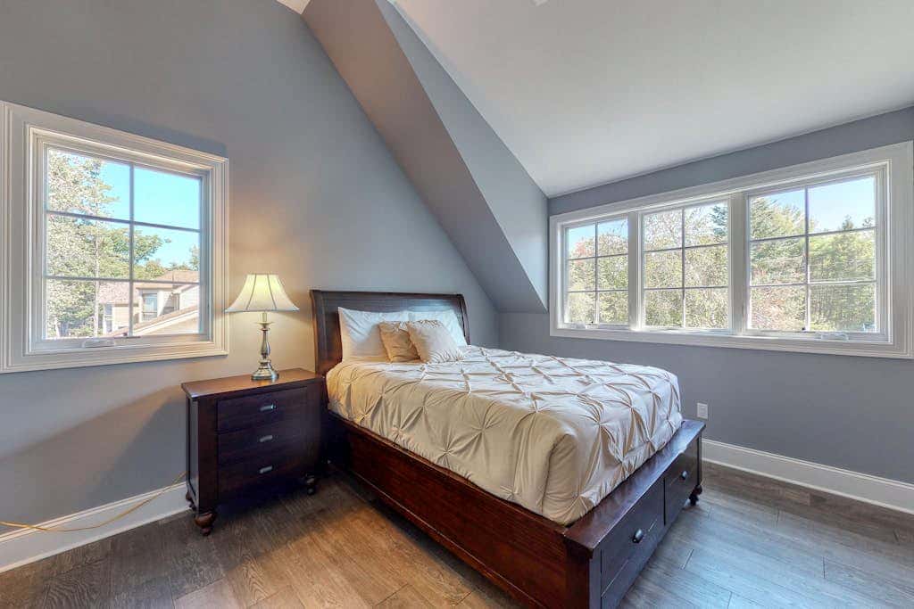 Long Sands Lakefront Home