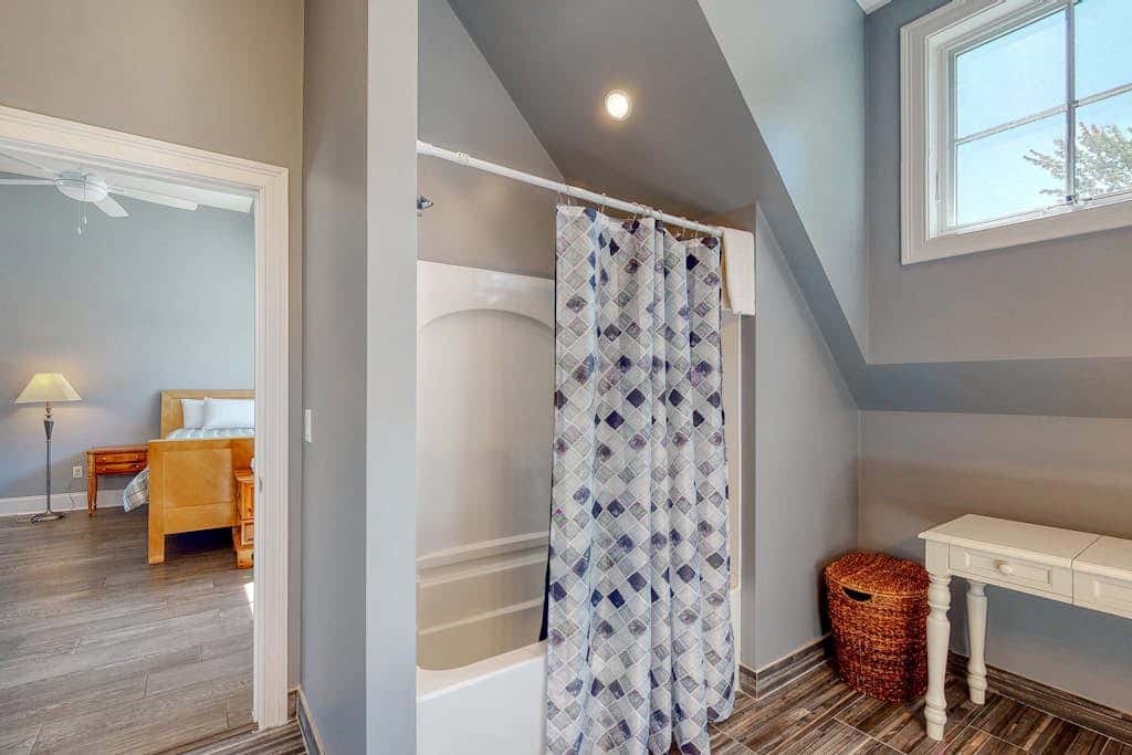 Long Sands Lakefront Home