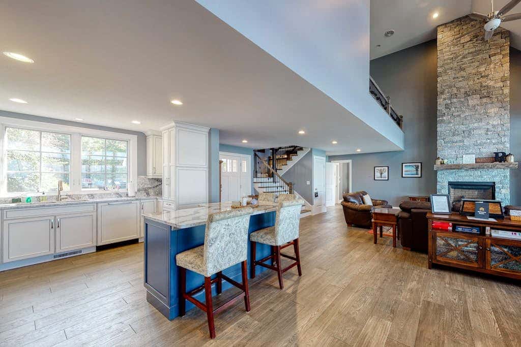 Long Sands Lakefront Home