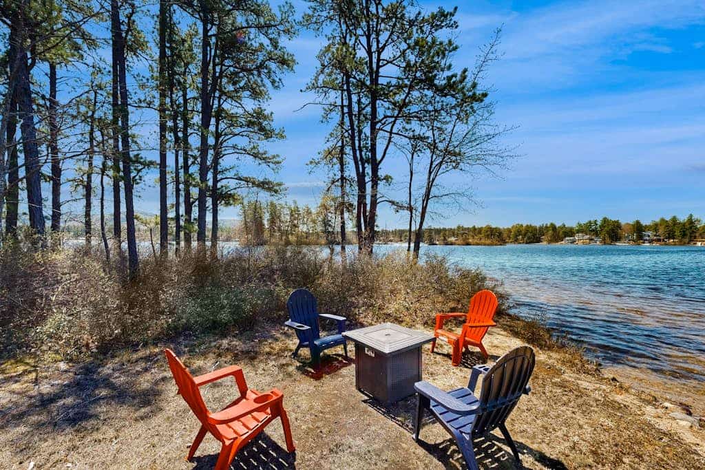Lakefront home with private beach, access to dock/fishing/kayaks/boat slip