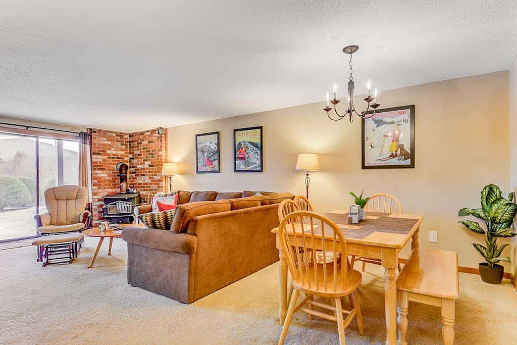 Condo w/ gorgeous Cranmore view, shared pool/tennis, AC & WiFi - near town