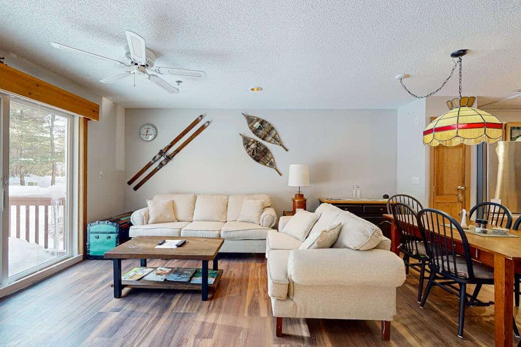 Mountain condo: centrally located to shopping, restaurants, skiing, hike & more