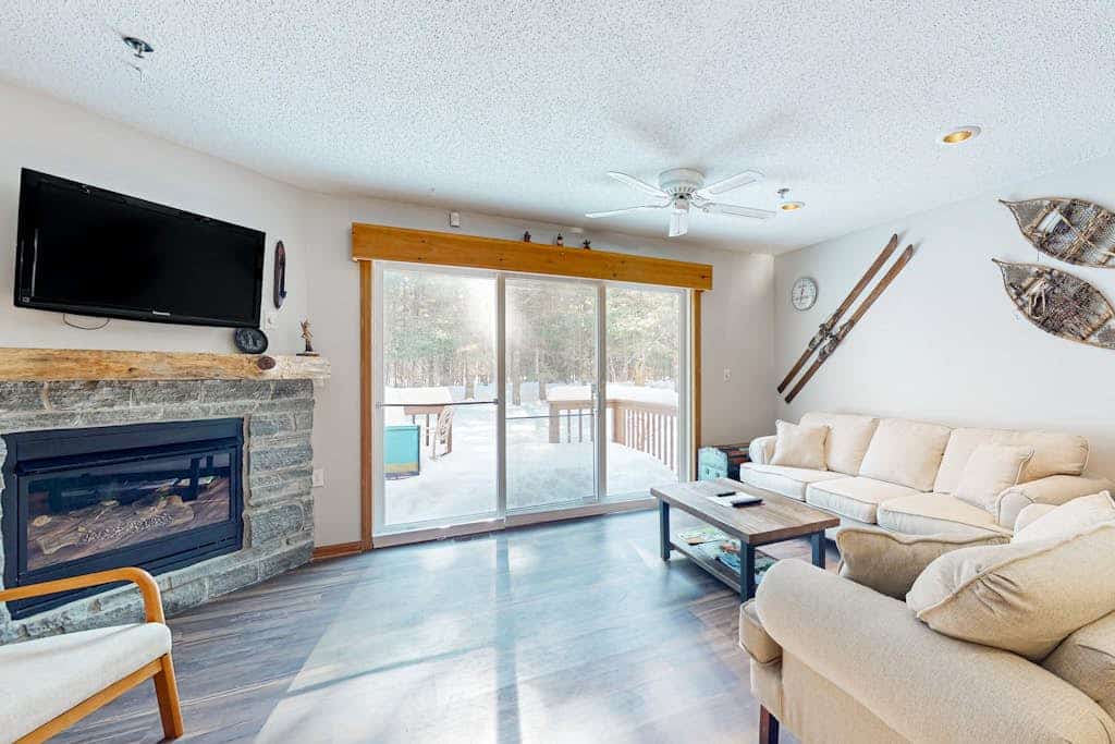 Mountain condo: centrally located to shopping, restaurants, skiing, hike & more