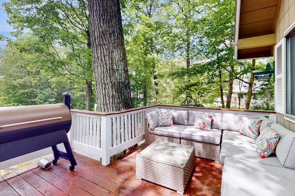 Country dog friendly lake house w/ access to beaches, tennis & pickleball