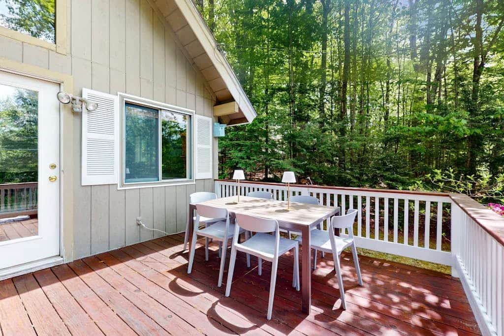 Country dog friendly lake house w/ access to beaches, tennis & pickleball