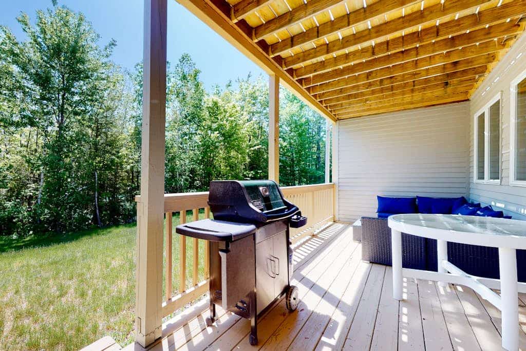 Pleasant dog-friendly condo with wood stove, gas grill, pool, & kitchen