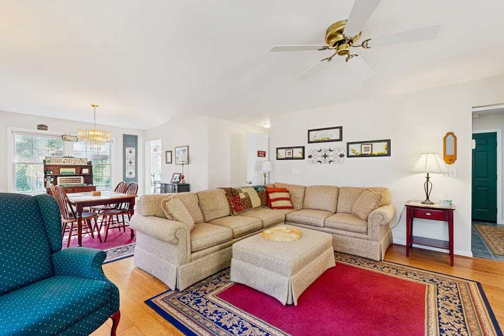 Private spacious mountain view w/ beach rights, hot tub, spacious deck & firepit