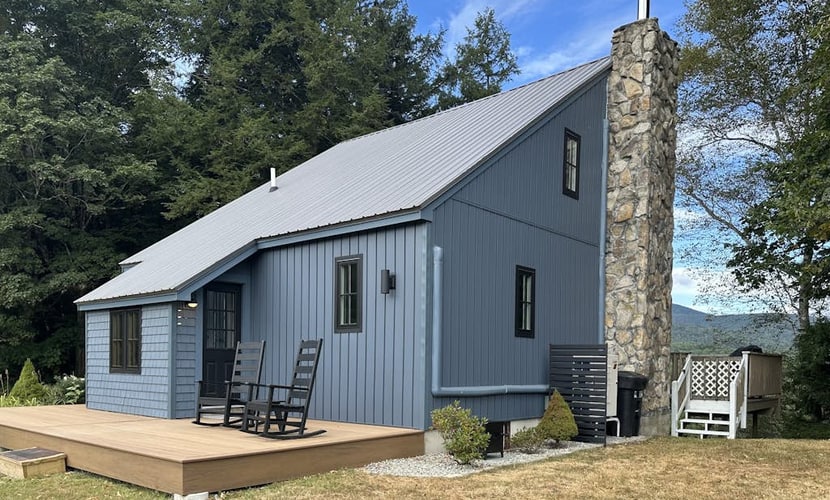 Mtn-view home with large deck, wood stove, firepit, grill, streaming, W/D, & AC
