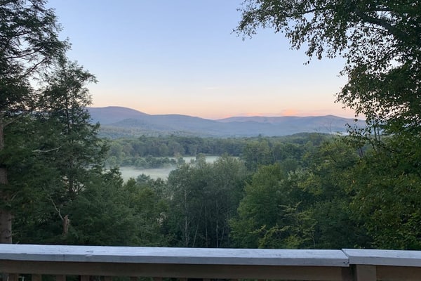 Mtn-view home with large deck, wood stove, firepit, grill, streaming, W/D, & AC