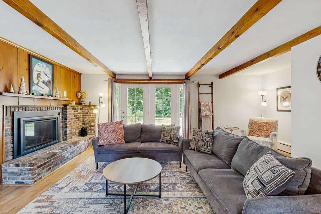 Intown home w/ views, private deck & firepit; close to  Mt. Cranmore