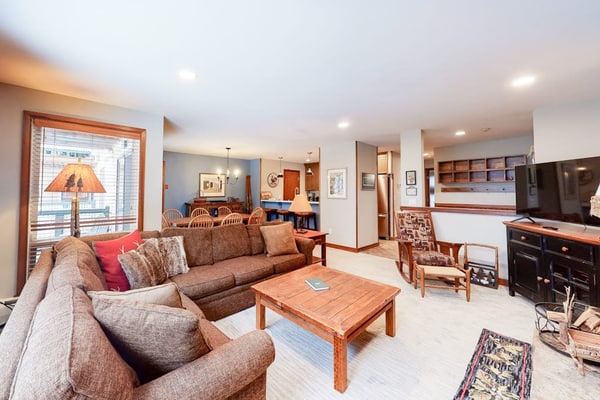 Renovated Ski-in/Ski-Out Condo w/ Shared Pools, Hot Tub, Sauna & Great Location