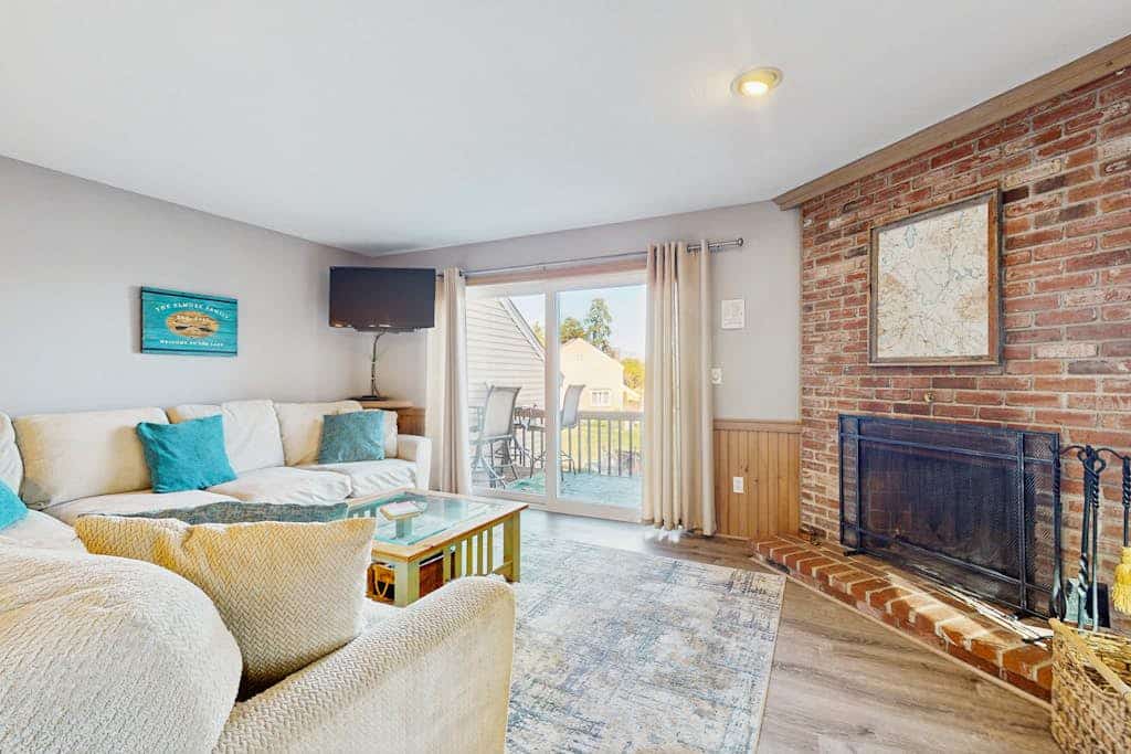 All Season Lakefront Ossipee Getaway with Beach Access: swim, golf, hike & ski