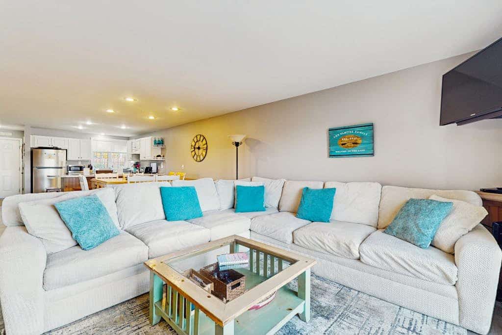 All Season Lakefront Ossipee Getaway with Beach Access: swim, golf, hike & ski