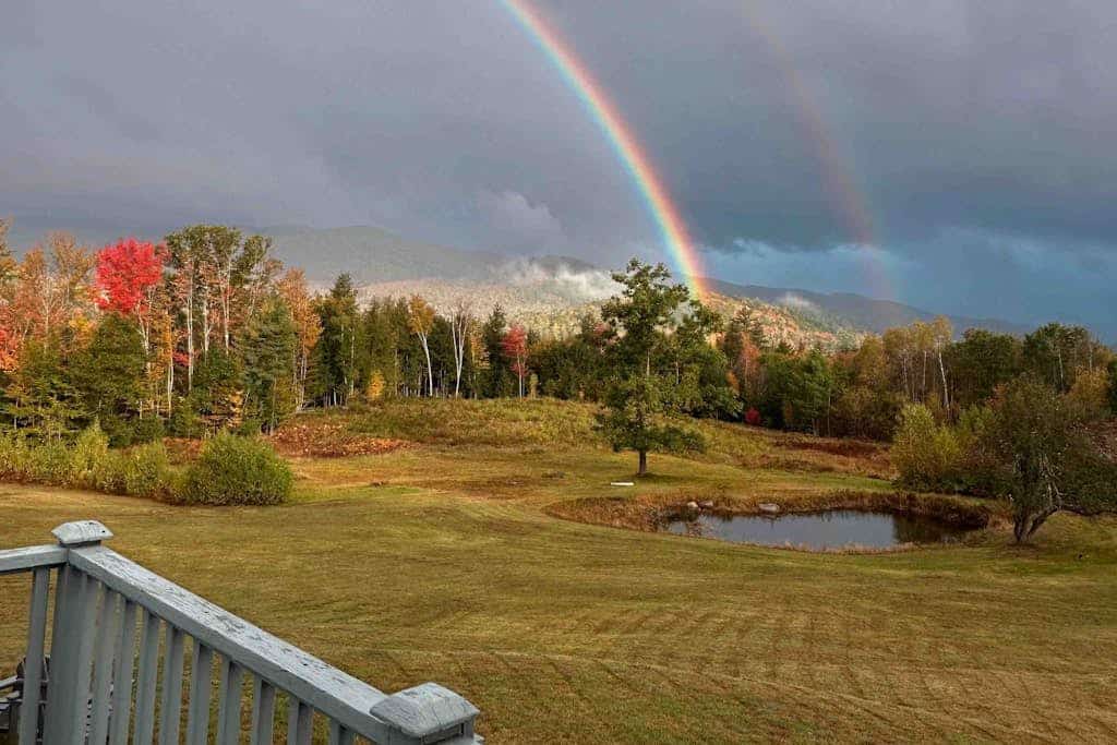 Mountain view home w/ large yard, W/D; near skiing, hiking and golf