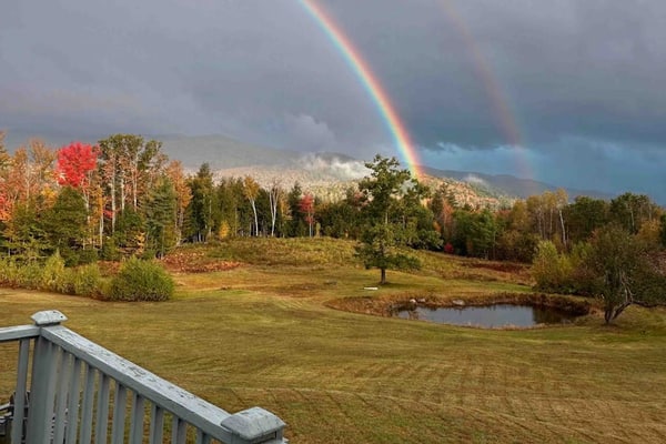 Mountain view home w/ large yard, W/D; near skiing, hiking and golf