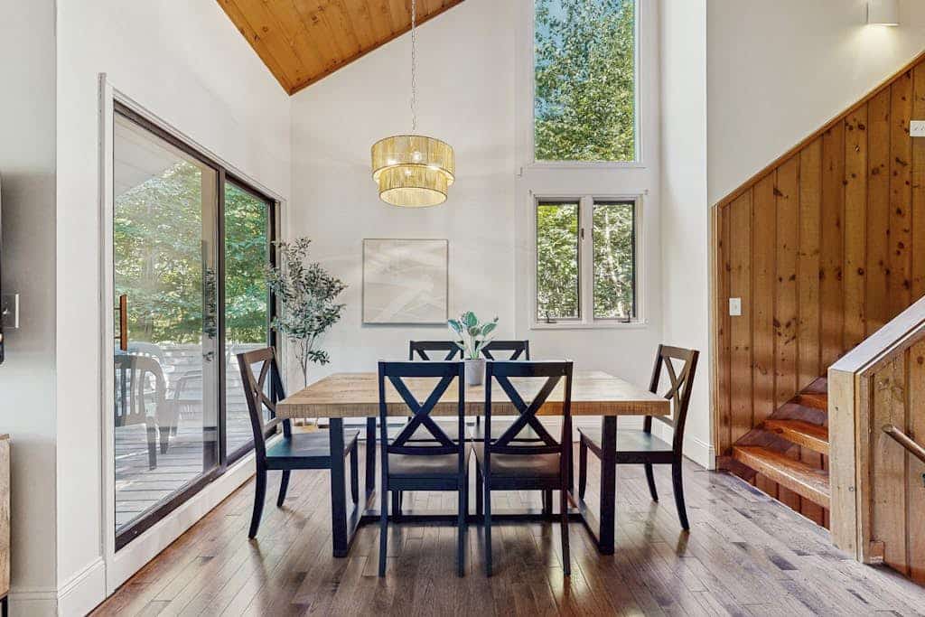 Mountainside condo w/ view, pool & rec room access, near skiing, town & hiking