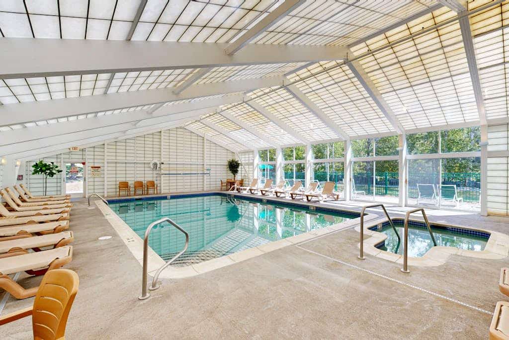 Mountainside condo w/ pool & rec room:  walk to downtown & lifts