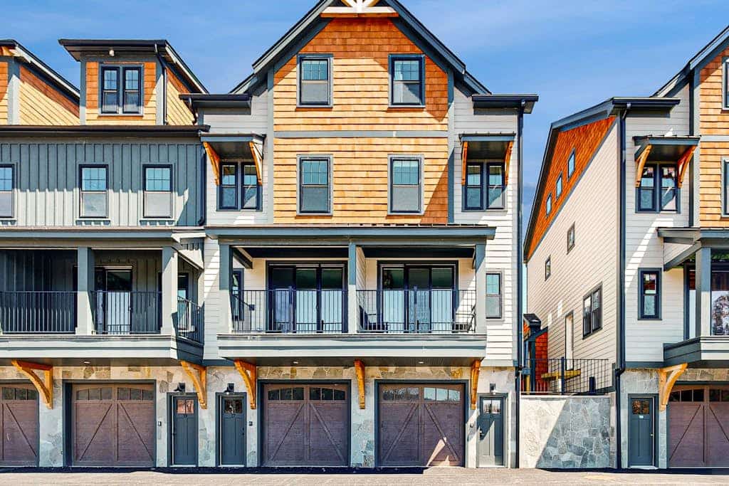 Newly built townhouse steps from downtown, tubing, cross country skiing & golf