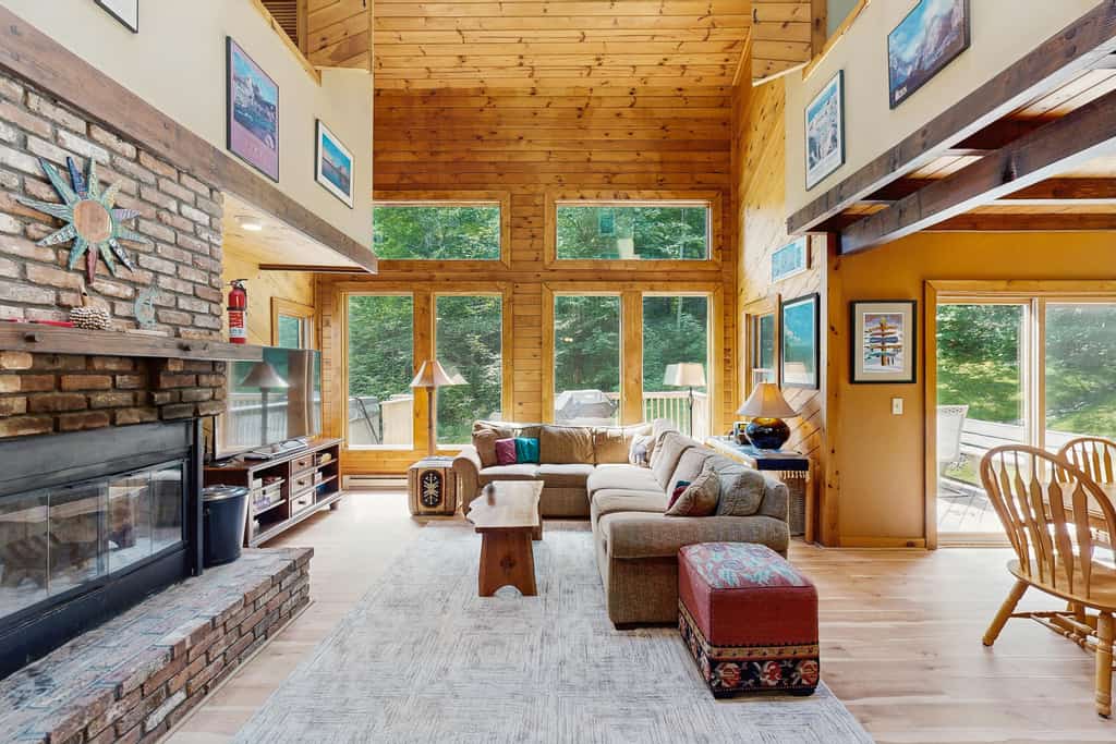 Spacious Mount Snow condo near slopes with private hot tub, sauna & fireplace