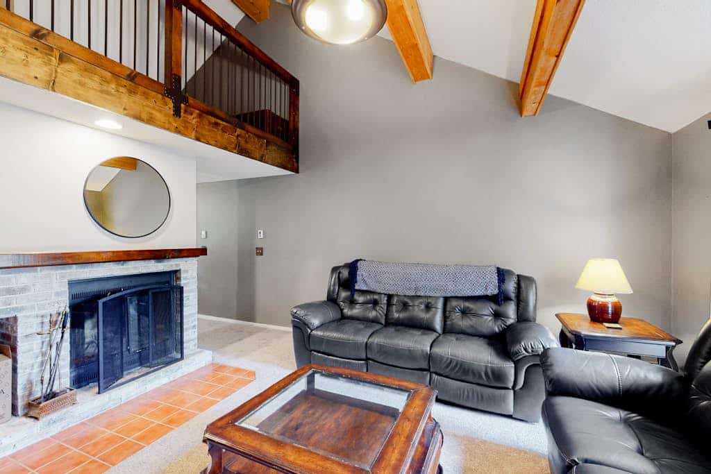 3-story mountain condo with deck, balcony, shuttle to slopes, fireplace, & W/D