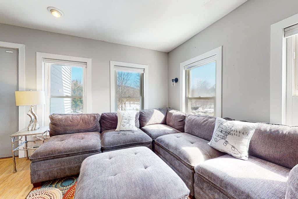 2nd-floor condo near Okemo Mtn with streaming, WiFi, partial AC, & full kitchen