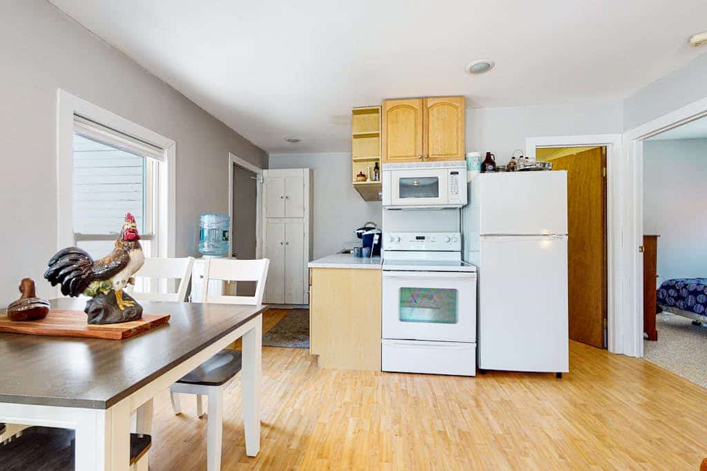 2nd-floor condo near Okemo Mtn with streaming, WiFi, partial AC, & full kitchen