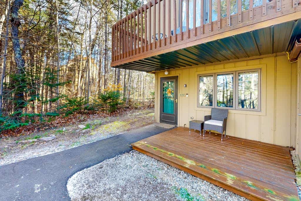 All-seasons condo with on-site golf, pools, athletic courts, gym, & EV charger