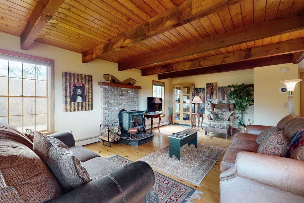 Beautiful house near Mt Snow w/ mountain & valley views, woodstove, deck, bbq