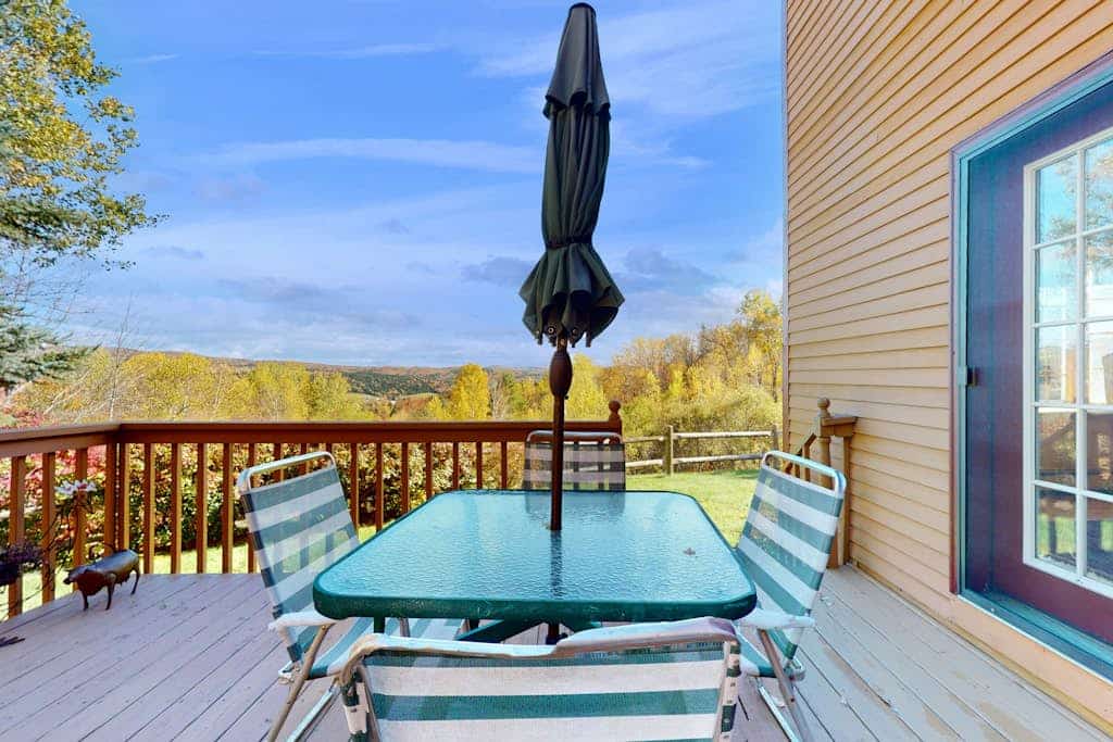 Beautiful house near Mt Snow w/ mountain & valley views, woodstove, deck, bbq