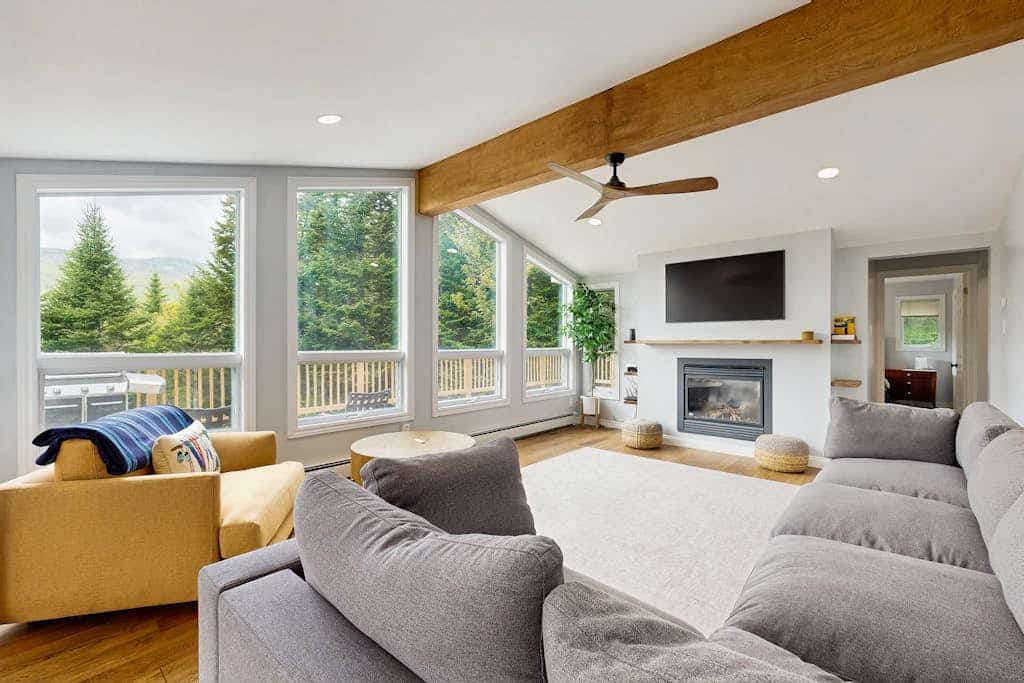 Beautiful house w/ mountain views, fireplace, balcony, bbq, gameroom, w/d, a/c