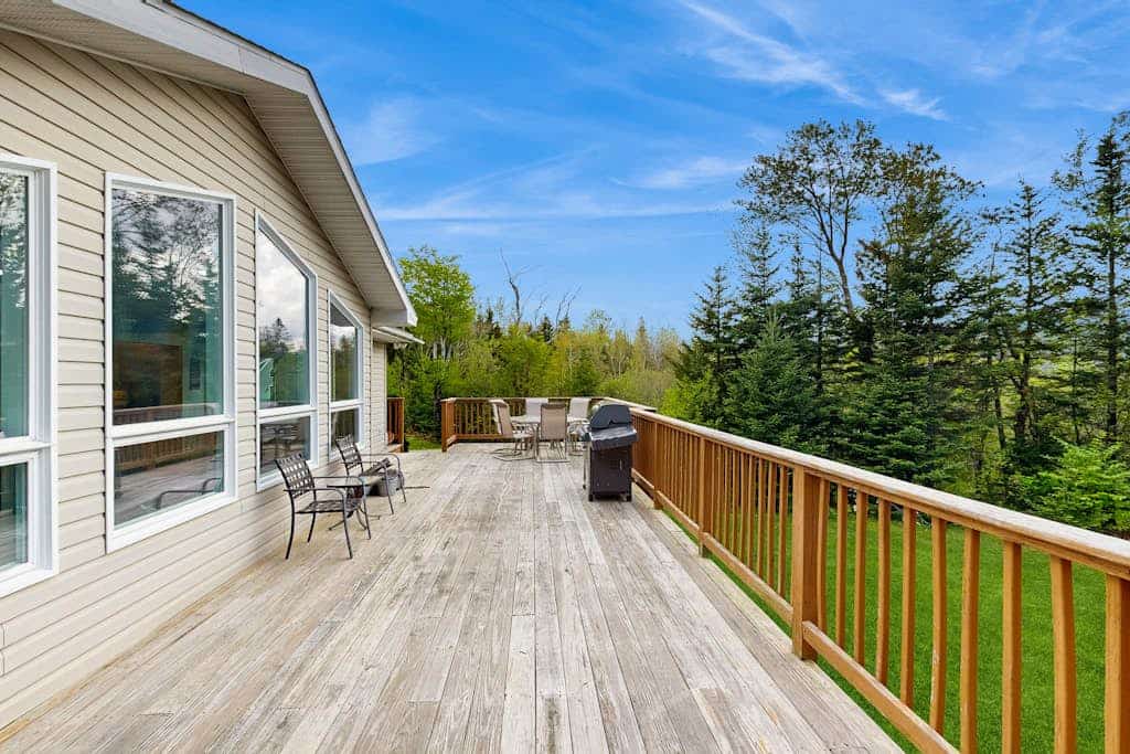 Beautiful house w/ mountain views, fireplace, balcony, bbq, gameroom, w/d, a/c