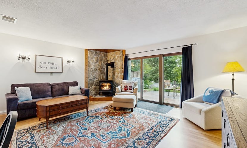 Mountain Townhome with private patio, walk to town