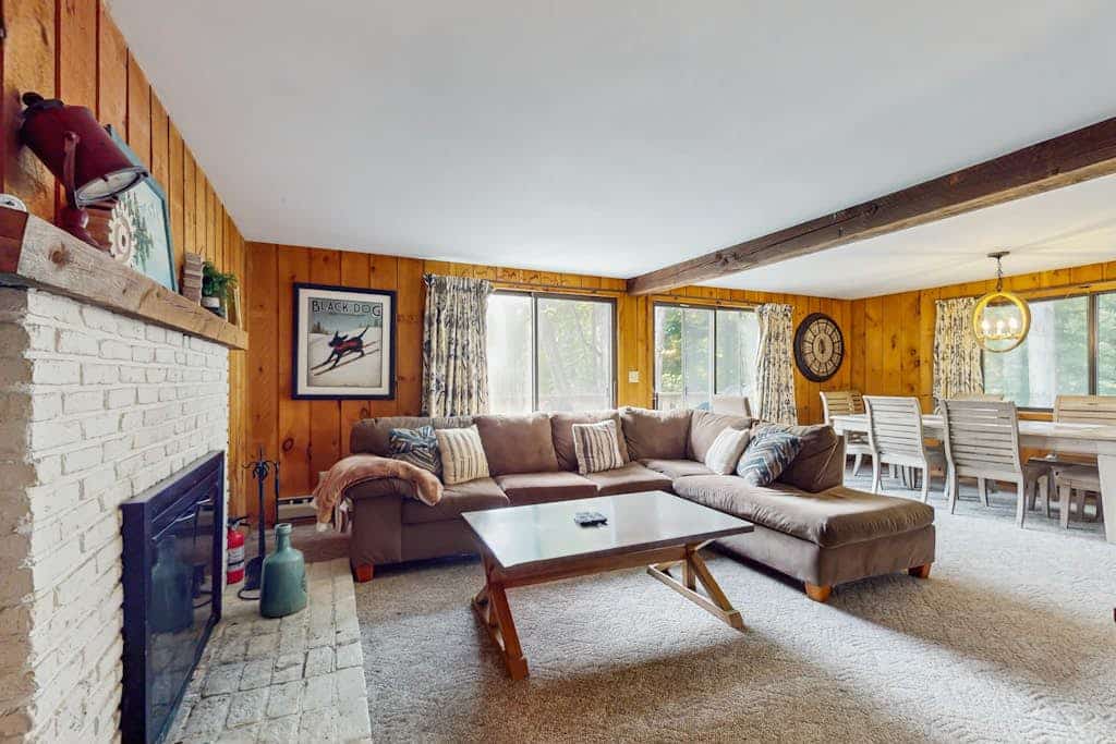 Cozy house close to Mt Snow w/ hot tub, balcony, bbq, two kitchens, w/d, wifi