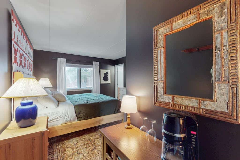 Studio w/ mountain view, shared pool, hot tub, sauna, tennis courts & shuttle