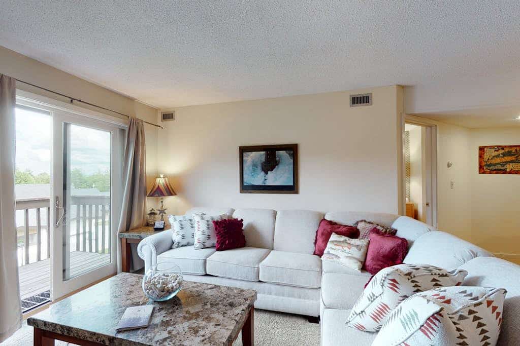 Ski-in/out mountainside condo close to everything with full kitchen - tranquil