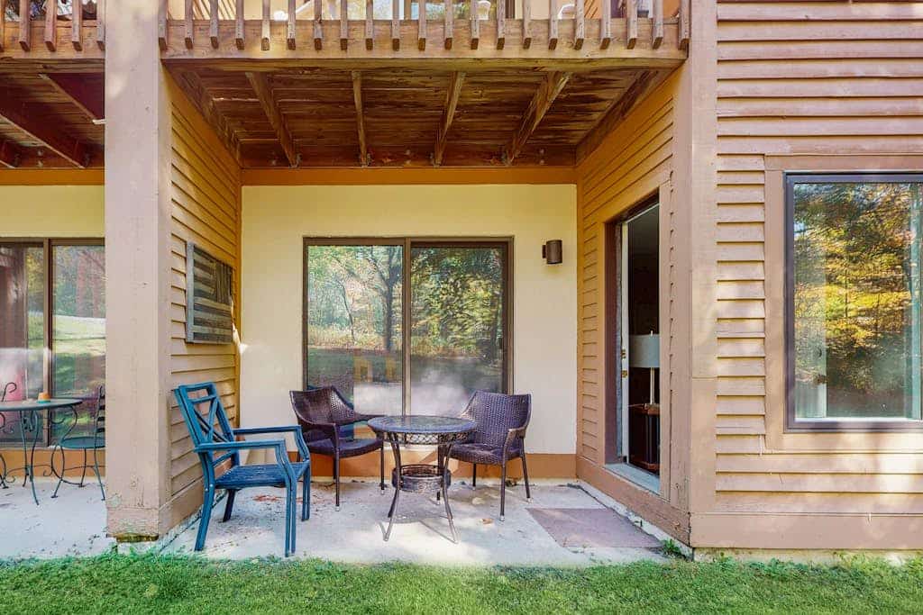 Slopeside walk-to-lift condo w/ wood-burning fireplace, patio, washer/dryer
