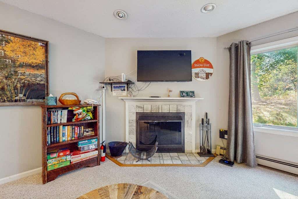 Slopeside walk-to-lift condo w/ wood-burning fireplace, patio, washer/dryer