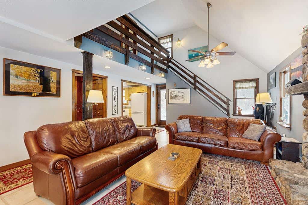 Dog friendly mountain view home in great location w/ large yard