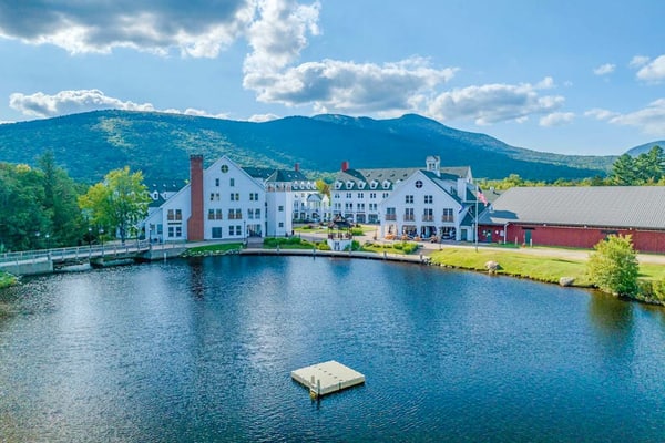 Newly built townhouse w/ amazing view of town center: hiking, golfing & skiing