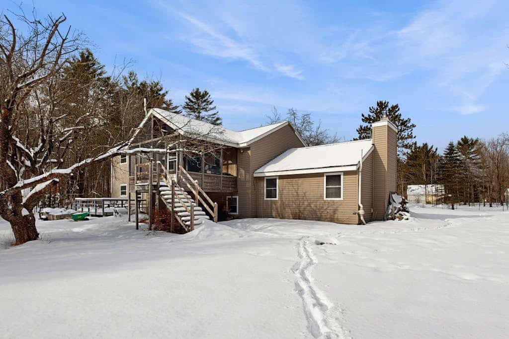 White Mountain home w/ yard near skiing, hiking & tubing