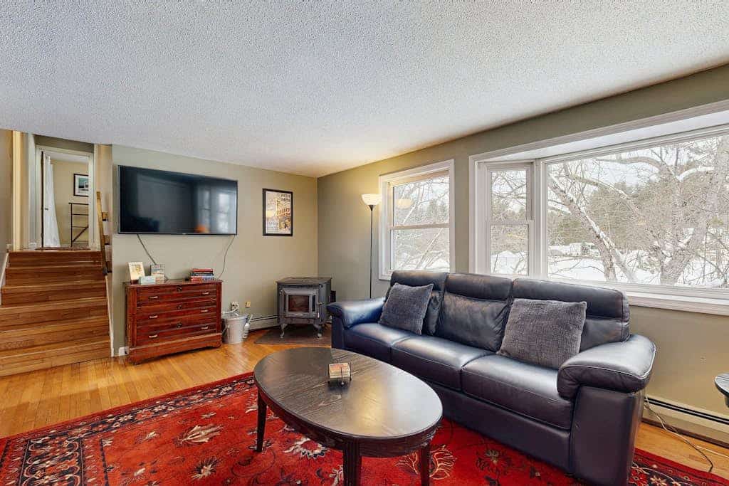 White Mountain home w/ yard near skiing, hiking & tubing