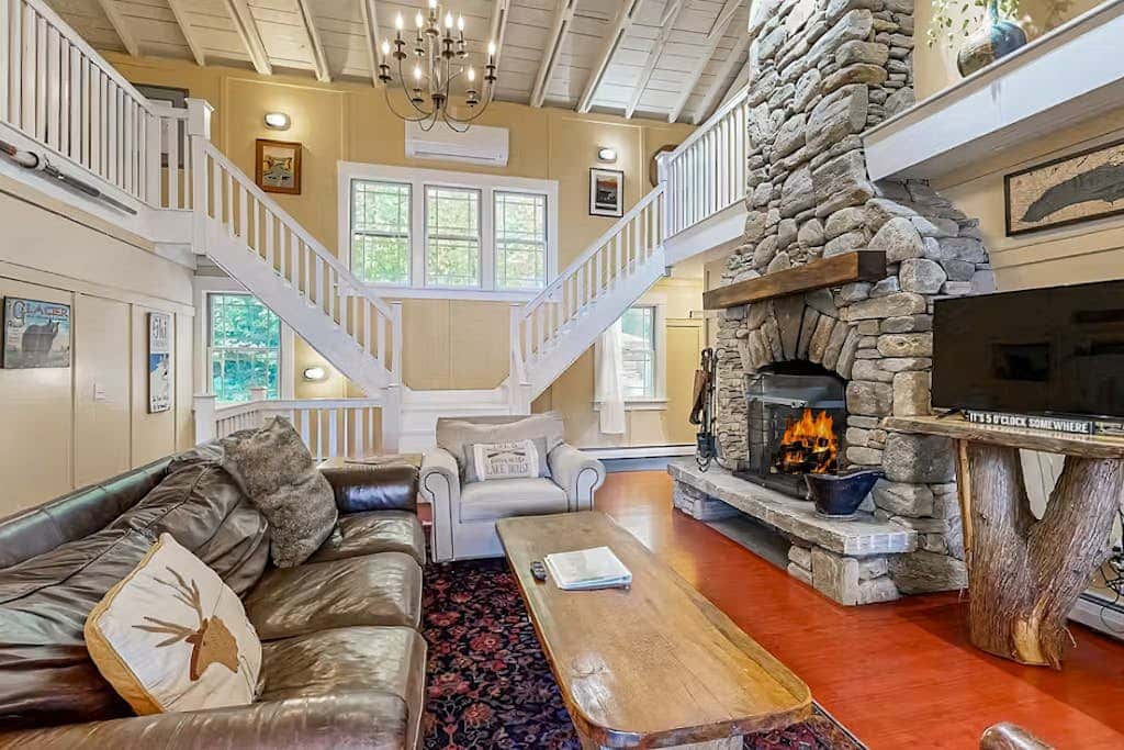 Lakeside Elegance - For a wonderful lakeside fishing getaway