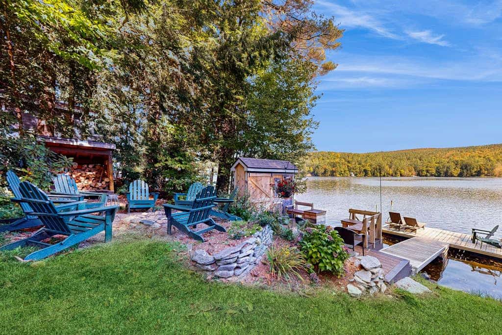 Elegantly Rustic Getaway w/Yard, Fire Pit, Dock, Kayaks - Close to Skiing