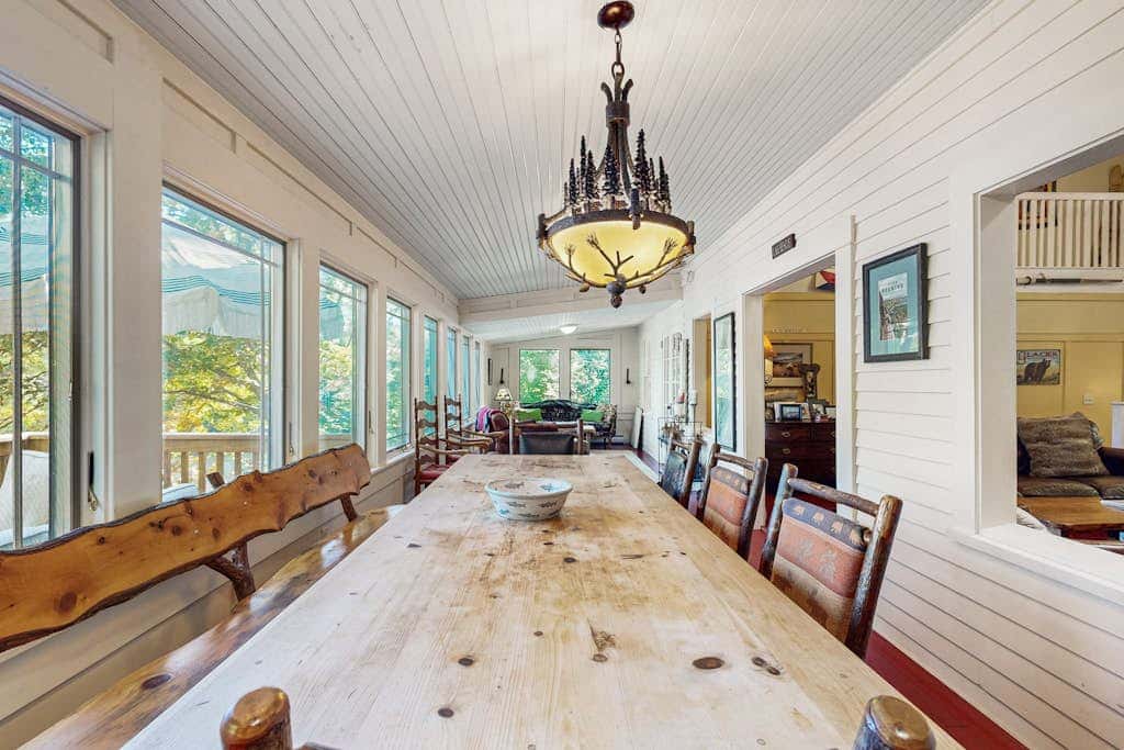 Lakeside Elegance - For a wonderful lakeside fishing getaway