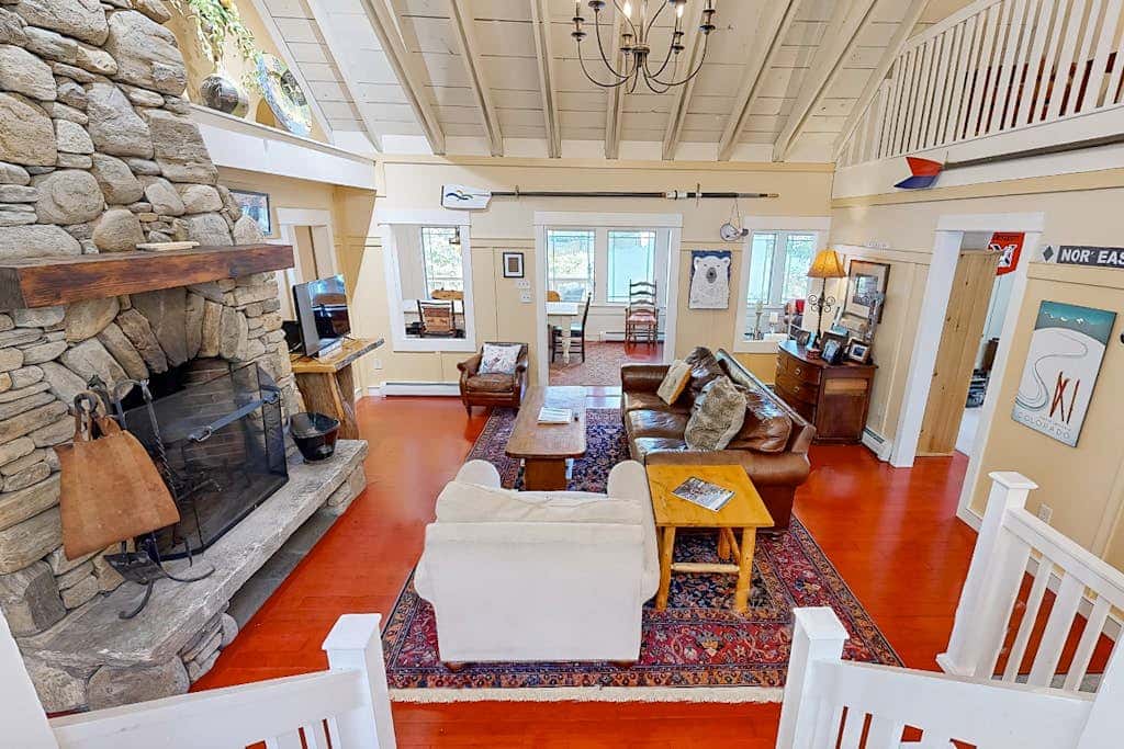 Lakeside Elegance - For a wonderful lakeside fishing getaway