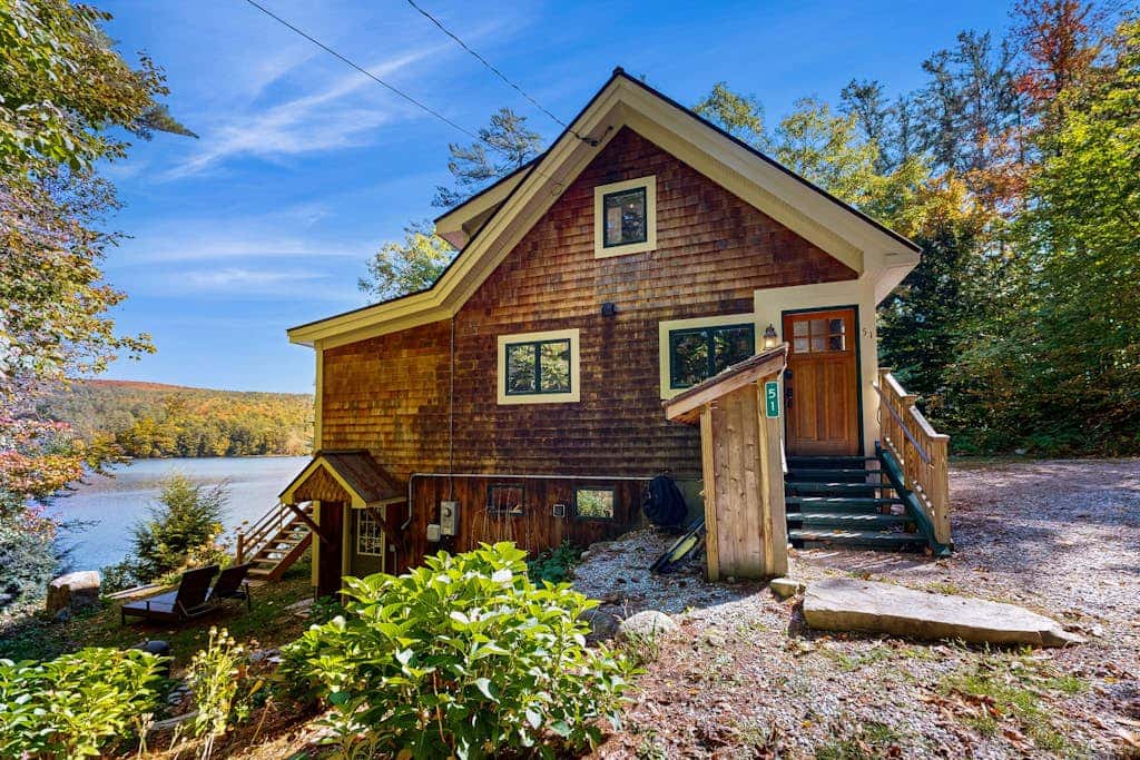 Lakeside Elegance - For a wonderful lakeside fishing getaway