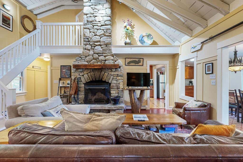Lakeside Elegance - For a wonderful lakeside fishing getaway