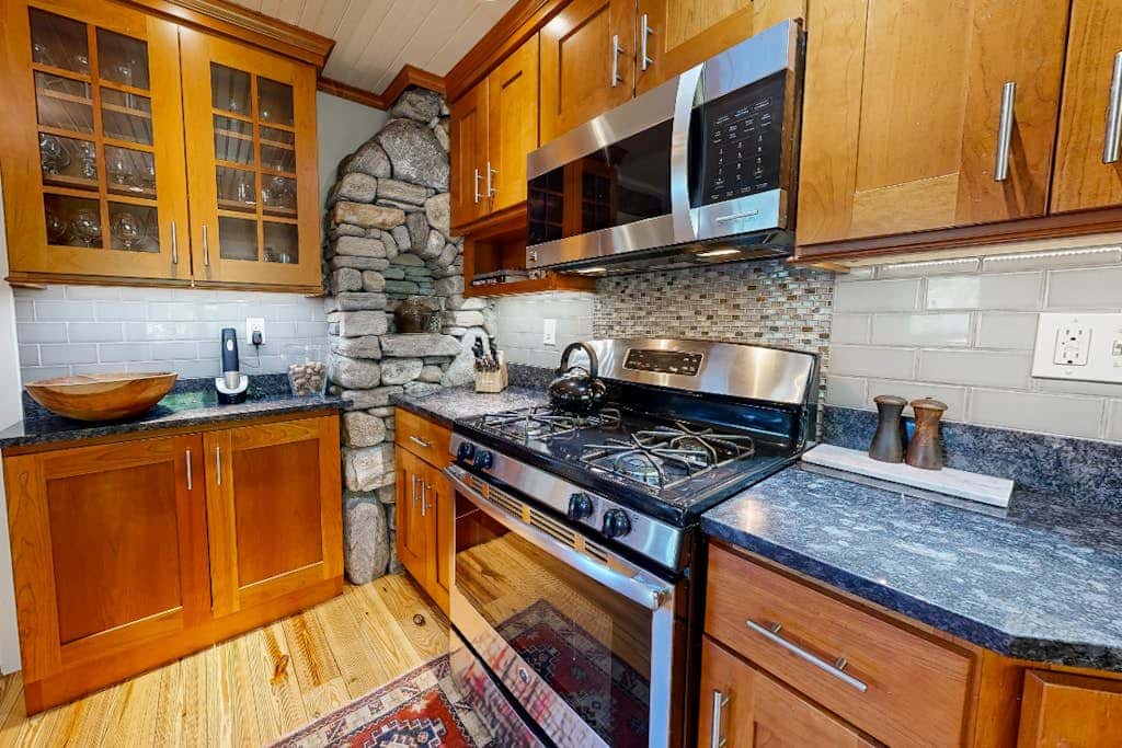 Lakeside Elegance - For a wonderful lakeside fishing getaway