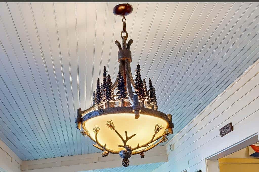 Lakeside Elegance - For a wonderful lakeside fishing getaway